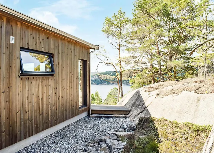 With Panoramic View Of Sandnesfjorden Рисёр